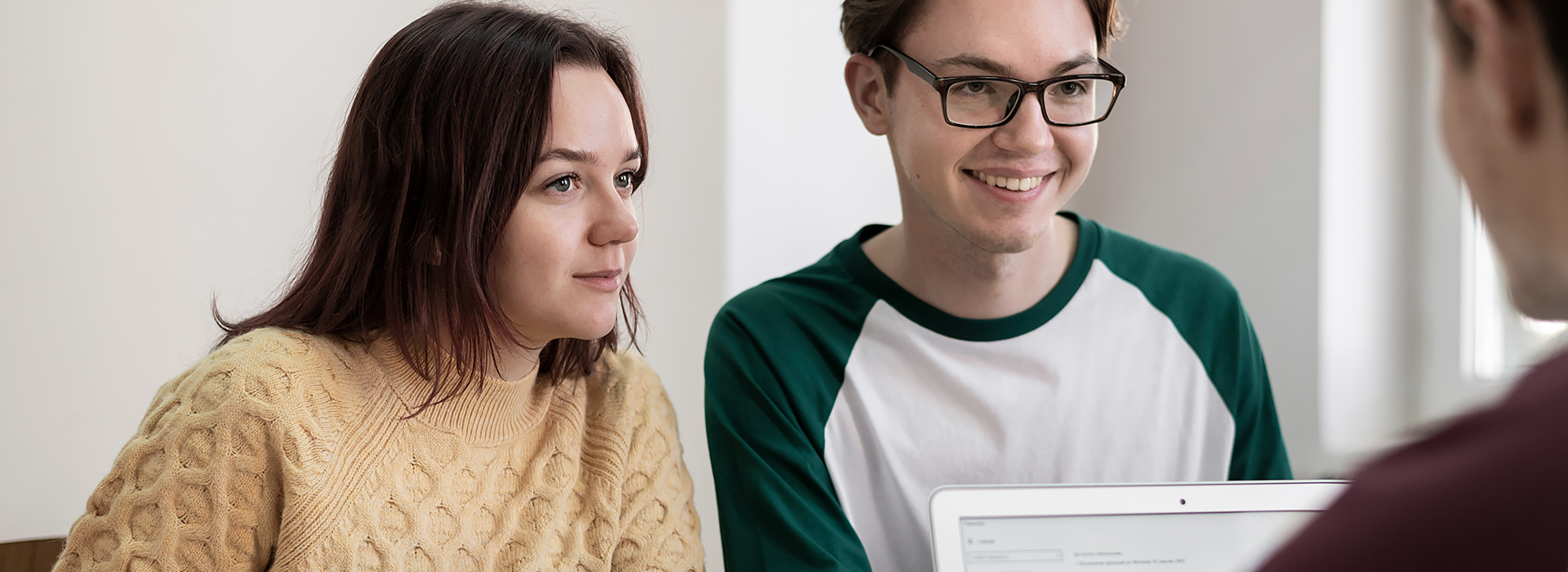 Contacto de la escuela de idiomas en Barcelona y Valencia - consulta gratuita