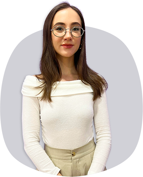 Anastasia, responsable de recursos humanos de la escuelaen Valencia